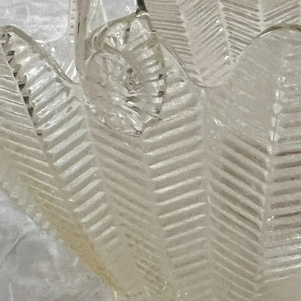 Clear Glass Fern Feather Ribbed Basket 14